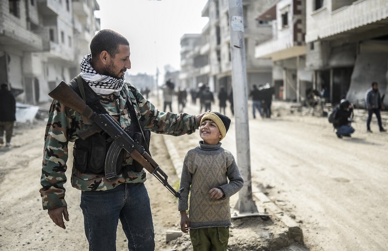 Kobani'de baba ve oğul - Fotoğraf: Bülent Kılıç